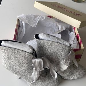 NIB Dolce by mojo moxy heeled booties.